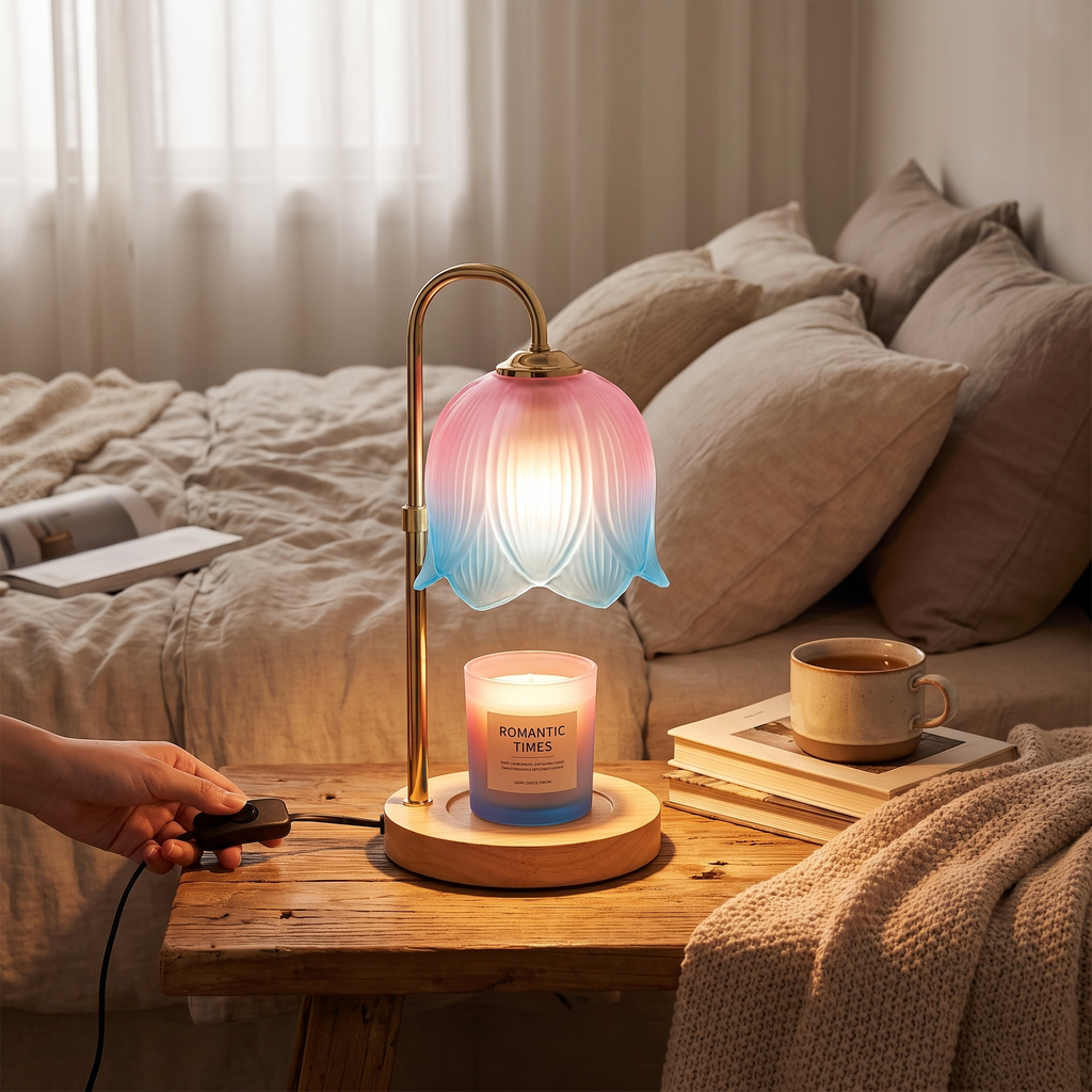 Candle warmer lamp with retro glass shade and solid wood base