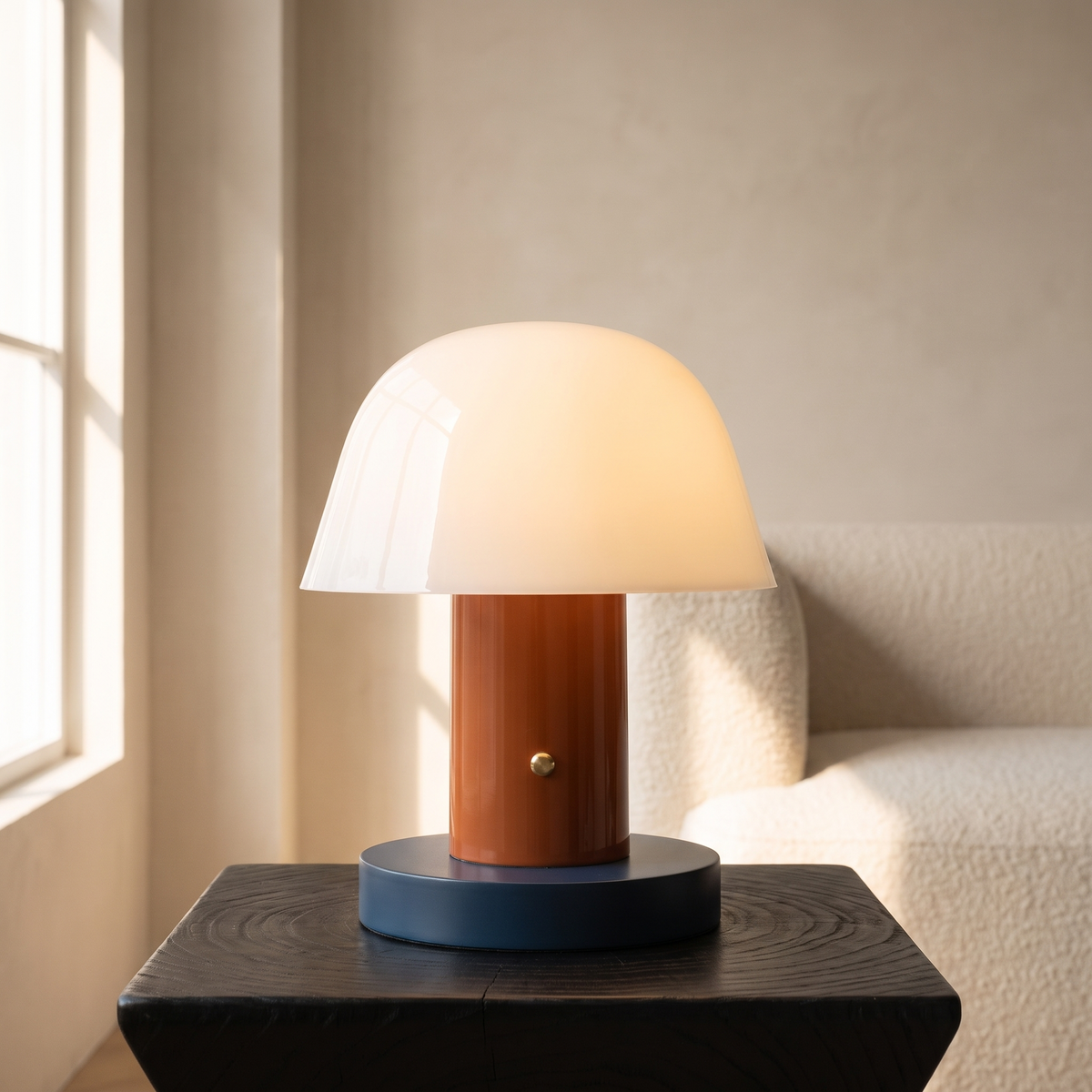 Mushroom Table Lamp: No Cable In Sight