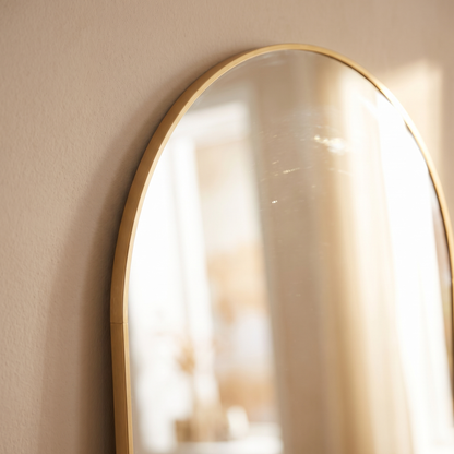 Close up of the arched top and slim gold frame