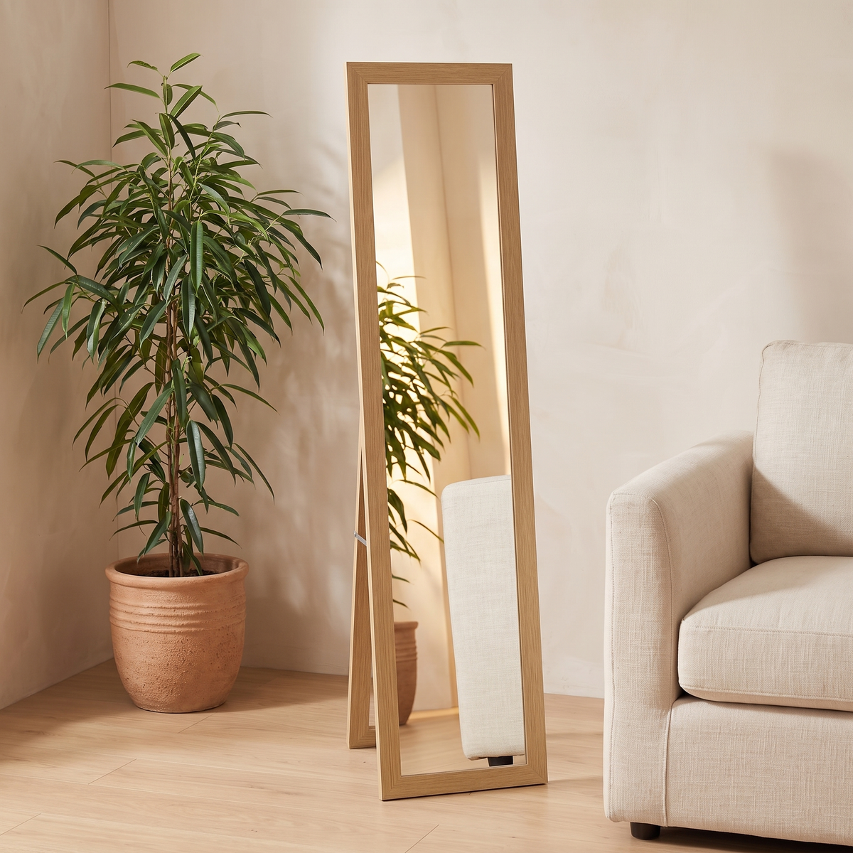 Hazel mirror standing on its back leg